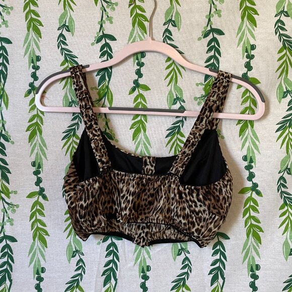 Forever 21 Crop Size Medium Cheetah Print W/ Buttons (Does Not Button Up) A1 - Picture 3 of 4